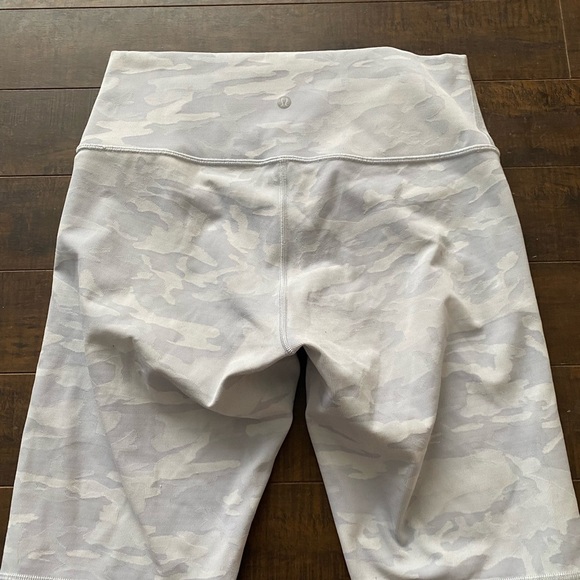 Lululemon Wunder Under High rise shorts - Picture 9 of 10